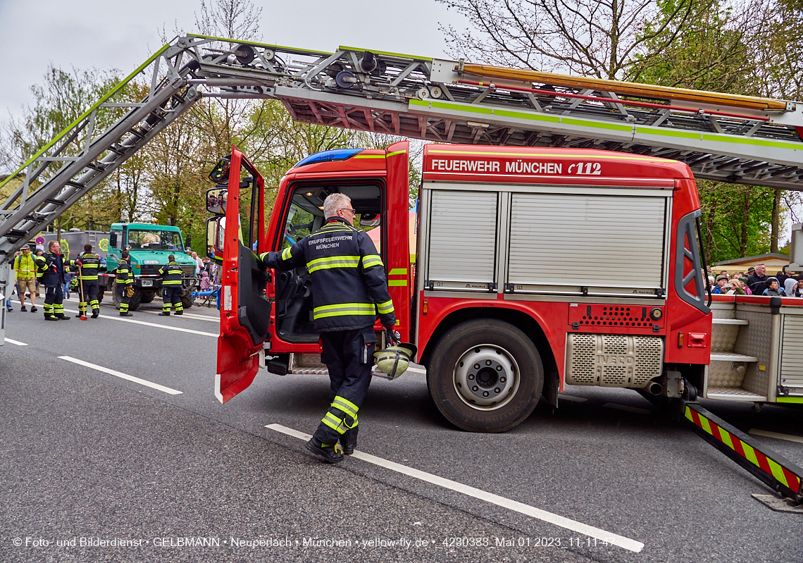 01.05.2023 - Maibaumaufstellung in Berg am Laim